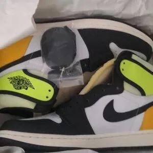 Jordan | Shoes | Air Jordan Retro High Og Whiteblack Volt Ds  display picture 3